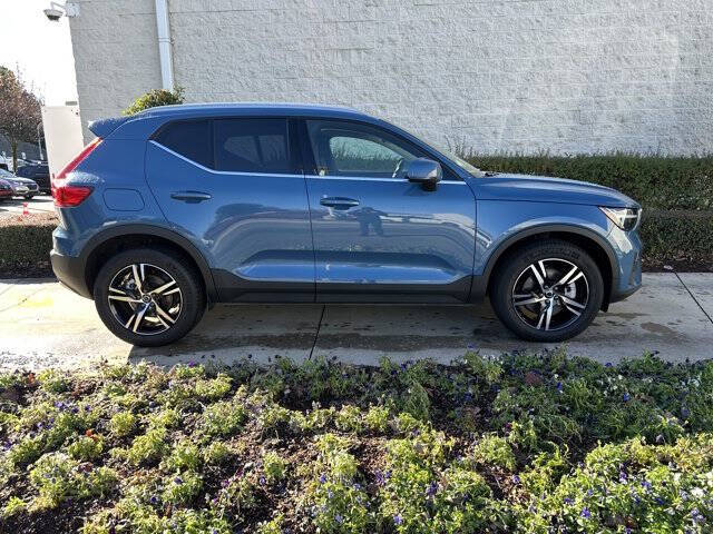 2025 Volvo XC40 B5 Core Bright Theme