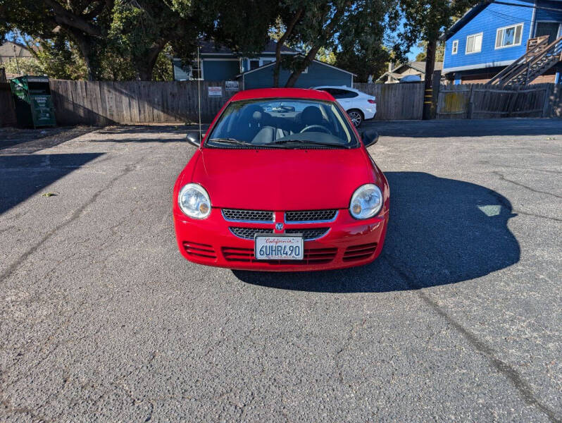 2005 Dodge Neon SXT photo 2