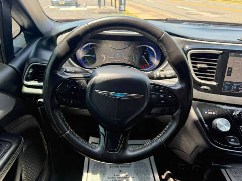 2020 Chrysler Pacifica Hybrid Touring L