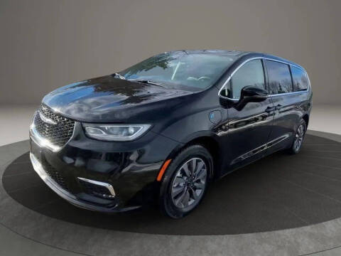 2024 Chrysler Pacifica Plug-In Hybrid Select