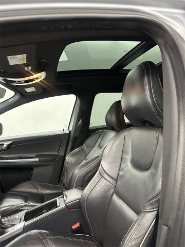 2017 Volvo XC60 T6 R-Design