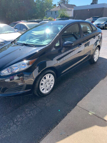 2015 Ford Fiesta for sale at Knowlton Motors, Inc. in Freeport IL