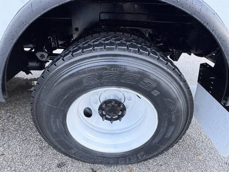 2019 Freightliner M2 106