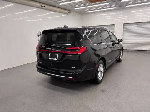 2022 Chrysler Pacifica Touring