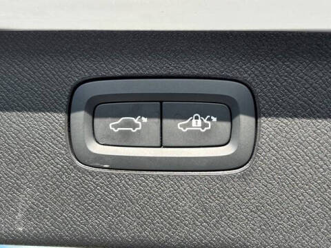 2023 Volvo XC90 Recharge T8 Ultimate Bright Theme 6P