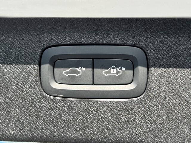 2023 Volvo XC90 Recharge T8 Ultimate Bright Theme 6P