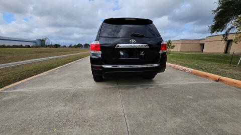 2013 Toyota Highlander SE