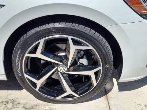 2022 Volkswagen Passat R-Line