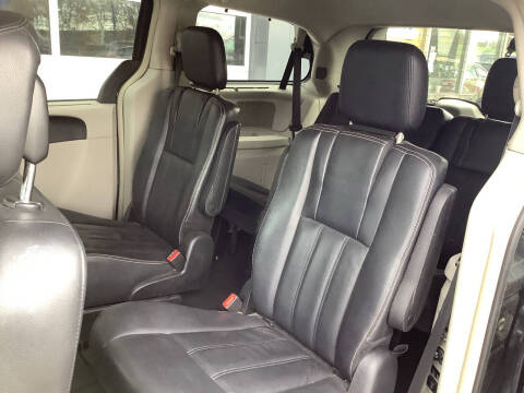 2014 Chrysler Town and Country Touring