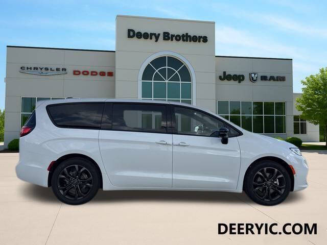 2026 Chrysler Pacifica Select