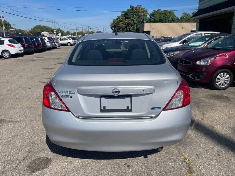 2014 Nissan Versa 1.6 S