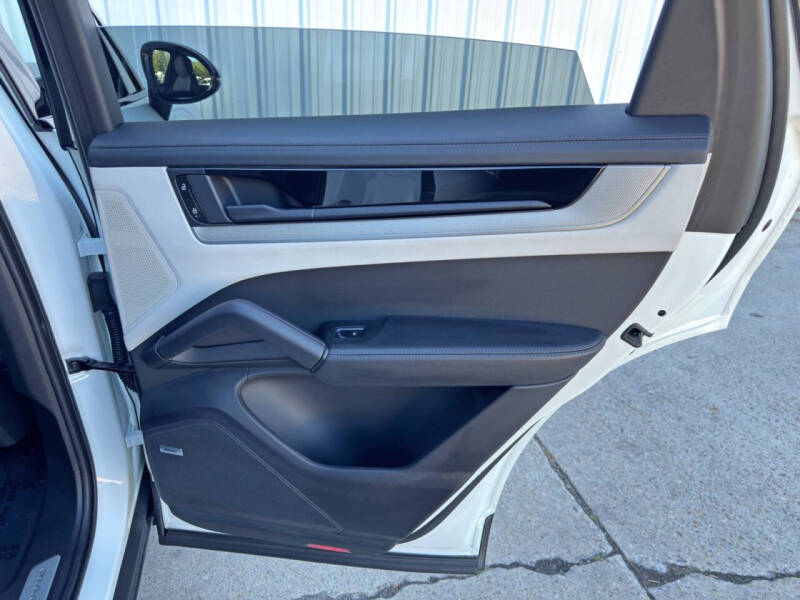 2024 Porsche Cayenne E-Hybrid