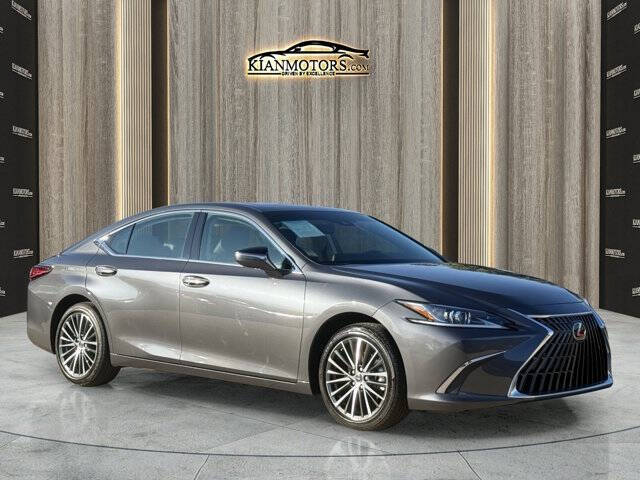2025 Lexus ES 300h F SPORT Design