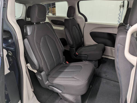 2020 Chrysler Voyager LX