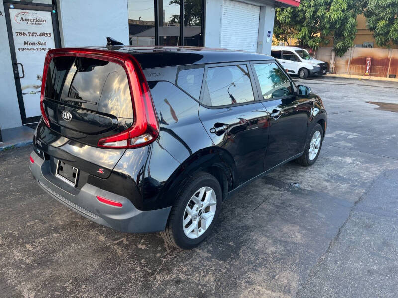 2021 Kia Soul S photo 2