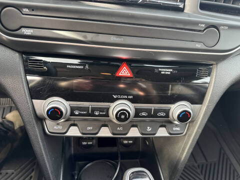 2020 Hyundai Elantra SE