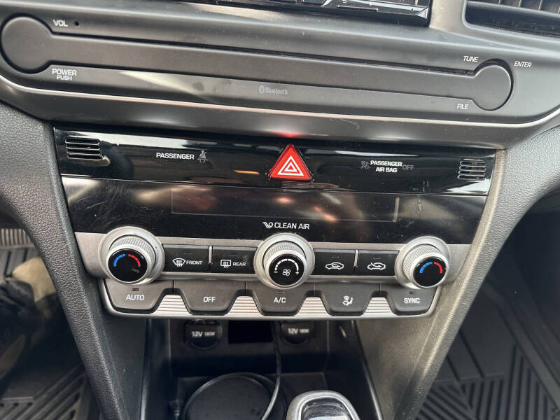 2020 Hyundai Elantra SE