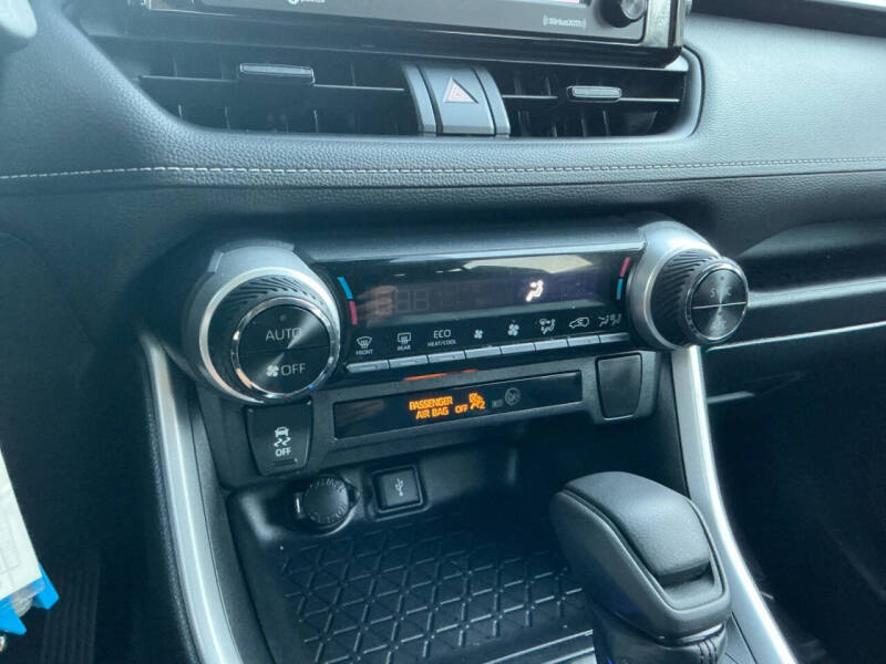 2020 Toyota RAV4 Hybrid LE