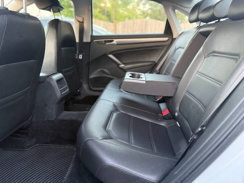 2017 Volkswagen Passat 1.8T R-Line