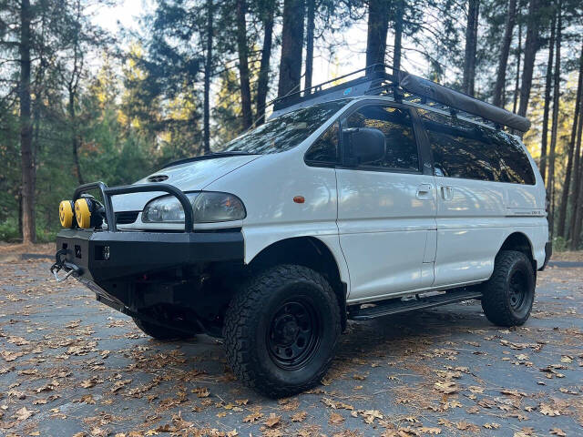 Mitsubishi Delica L400 Turbo Diesel  Image