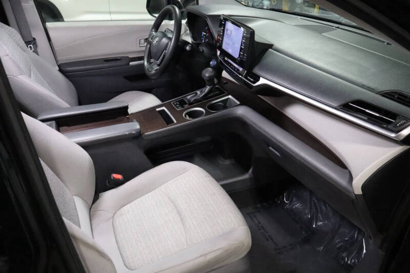 2021 Toyota Sienna LE 8-Passenger