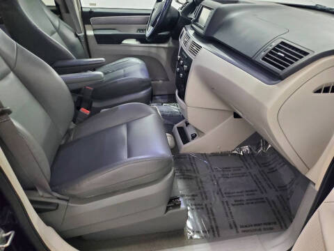 2014 Volkswagen Routan SE