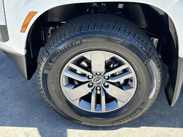 2025 Nissan Frontier SV