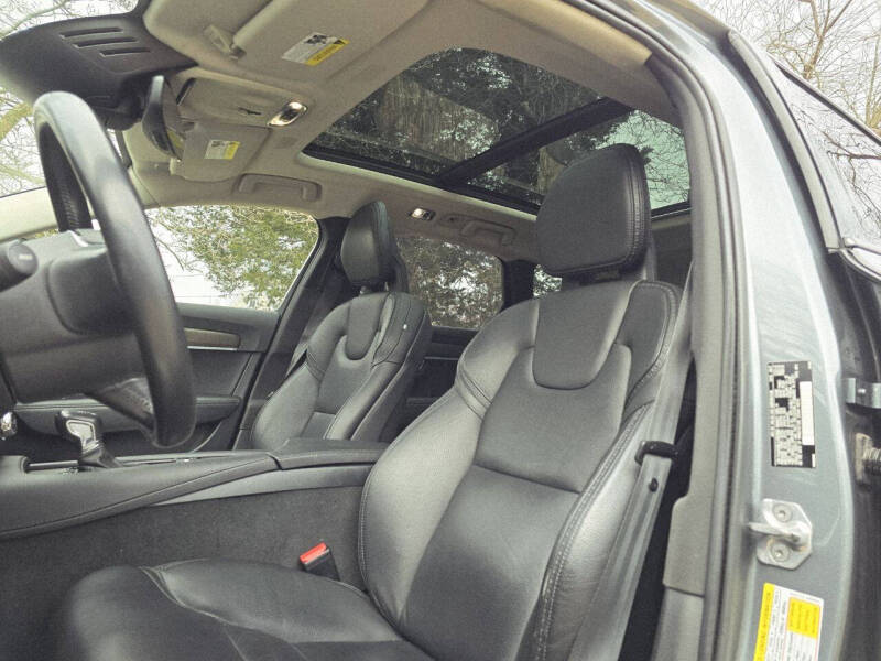 2018 Volvo V90 Cross Country T6