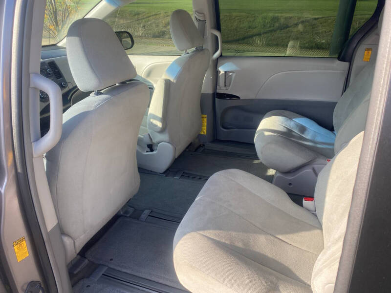 2014 Toyota Sienna L 7-Passenger