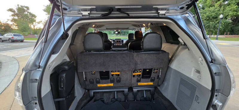 2013 Toyota Sienna SE 8-Passenger