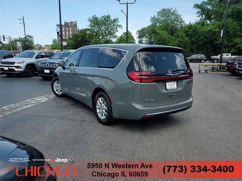 2025 Chrysler Pacifica Select