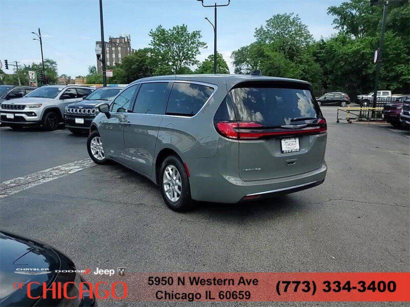 2025 Chrysler Pacifica Select