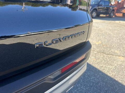 2025 GMC Acadia Elevation