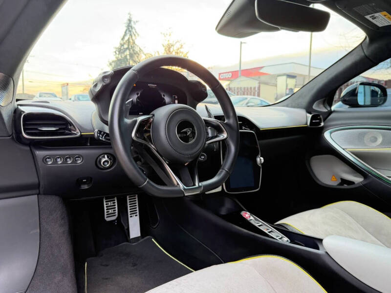 2023 McLaren Artura