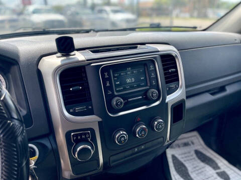 2016 RAM 1500 SLT
