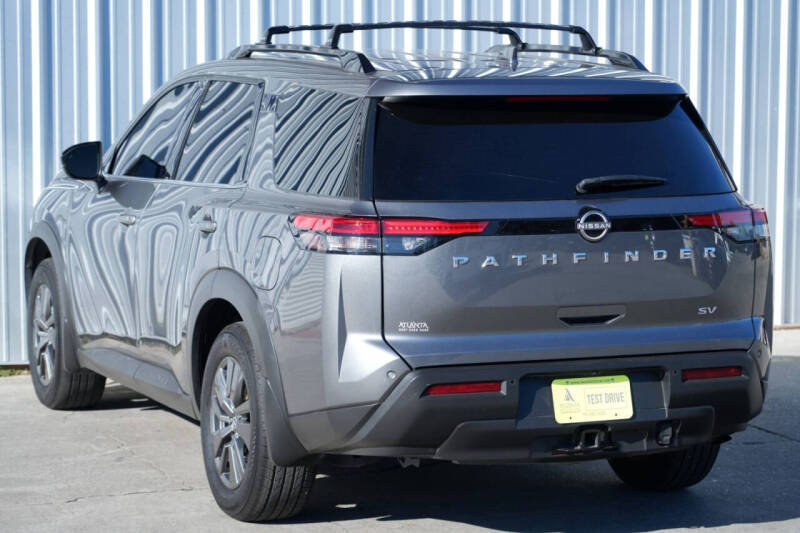 2022 Nissan Pathfinder SV