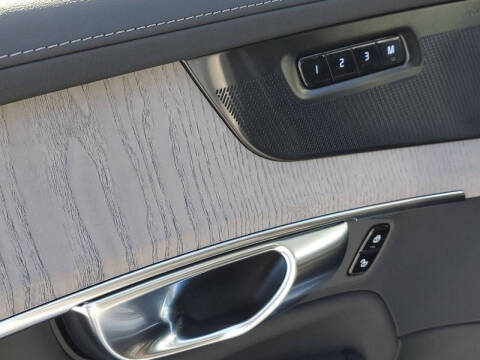 2025 Volvo XC90 B6 Ultra Bright Theme 7P