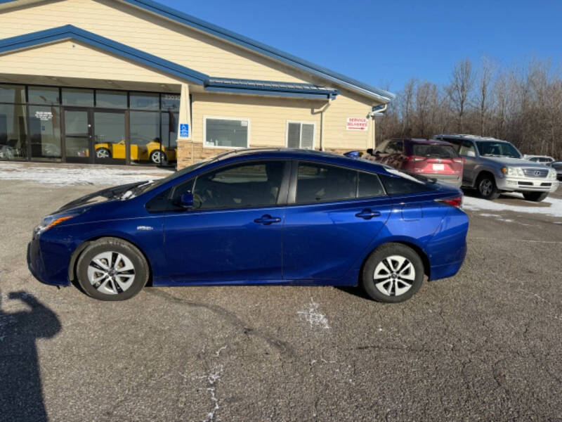 2017 Toyota Prius Three photo 12