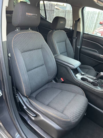 2017 GMC Acadia SLE-2