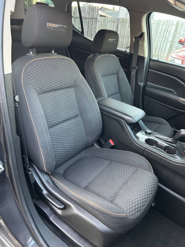 2017 GMC Acadia SLE-2