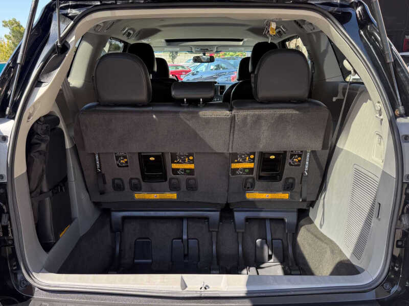 2013 Toyota Sienna SE 8-Passenger