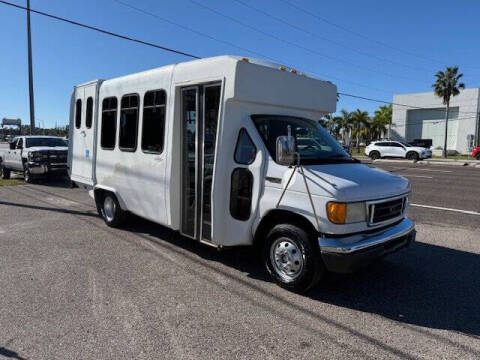 2004 Ford E-Series E-350 SD