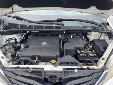 2012 Toyota Sienna LE 7-Passenger Auto Access Seat