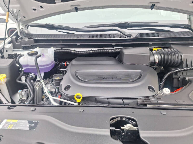 2026 Chrysler Voyager LX