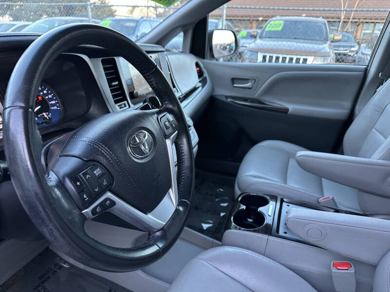 2016 Toyota Sienna XLE Premium 7-Passenger