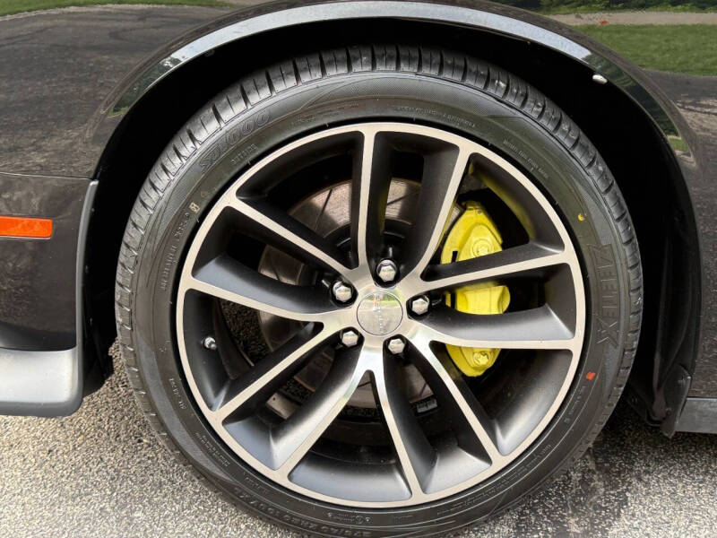 2016 Dodge Challenger 392 HEMI Scat Pack Shaker