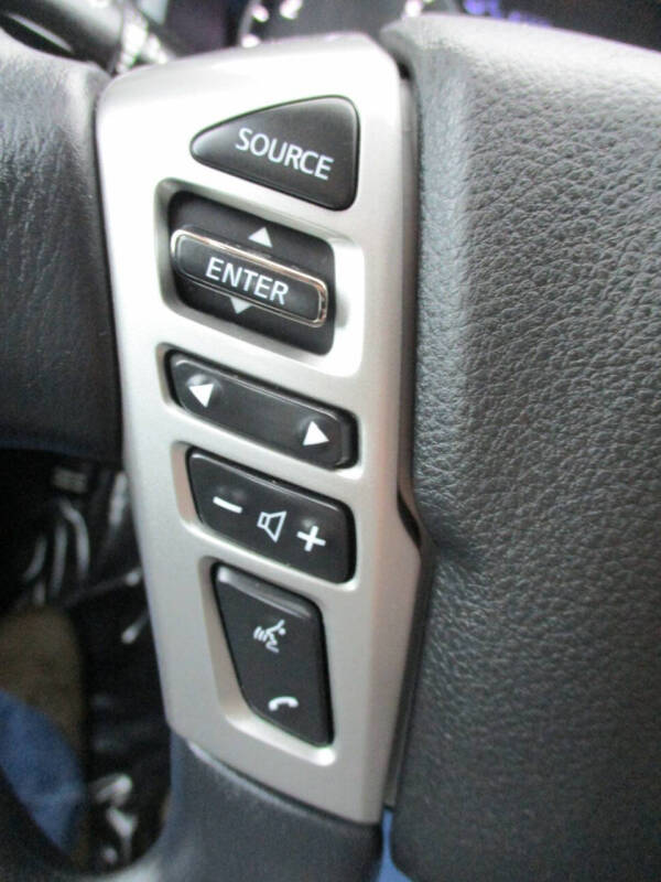 2023 Nissan Titan SV