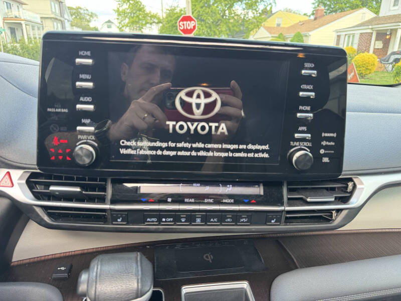 2022 Toyota Sienna XLE 8-Passenger