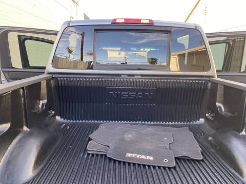 2015 Nissan Titan SV