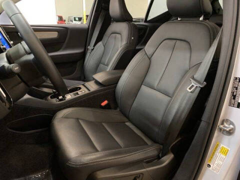 2025 Volvo XC40 B5 Core Bright Theme